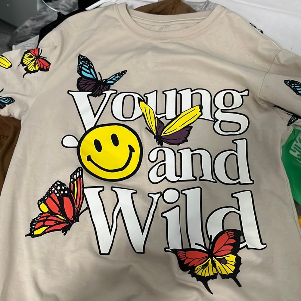 tee shirt , detailed , small
